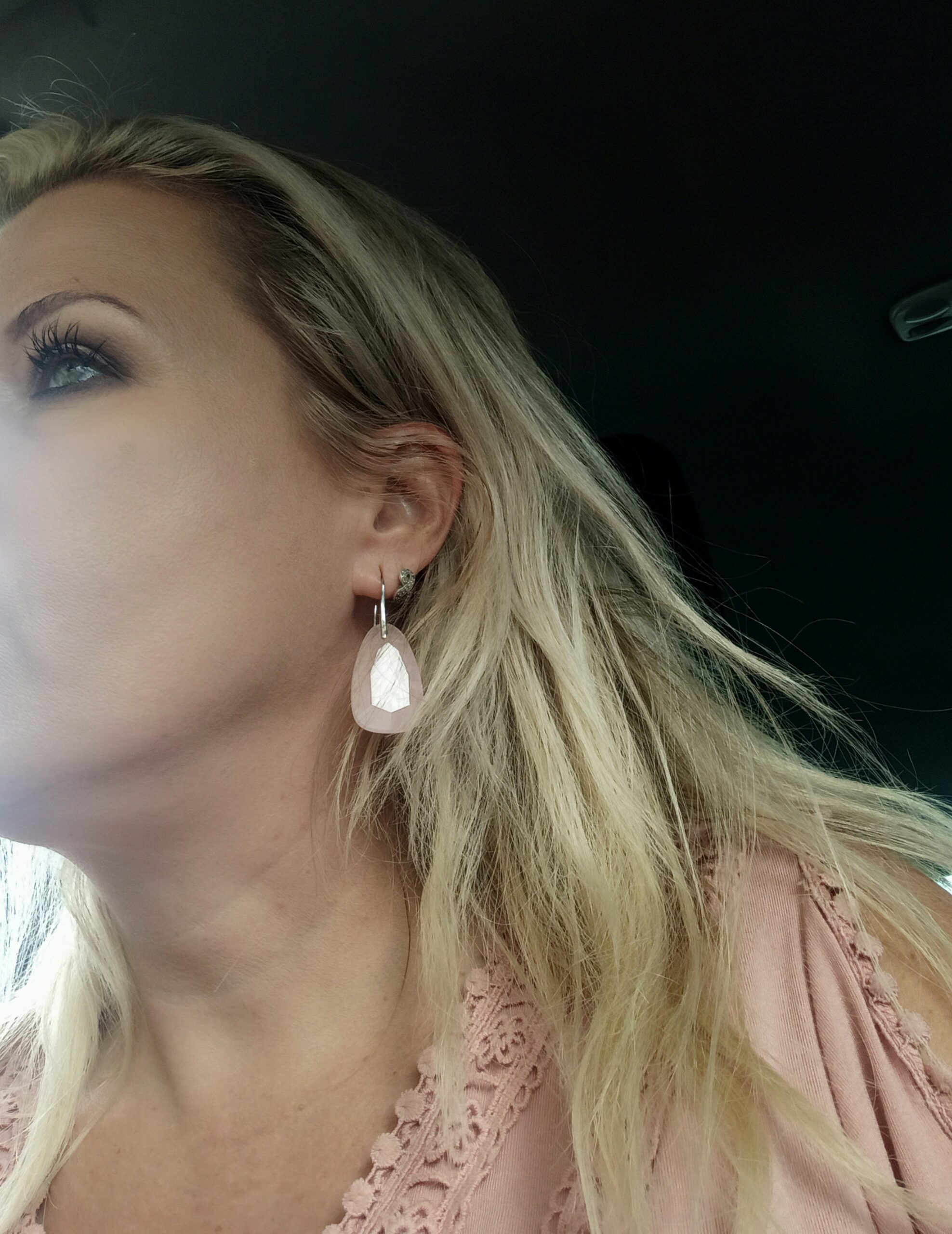 Click to view full screen Náušnice při nošení