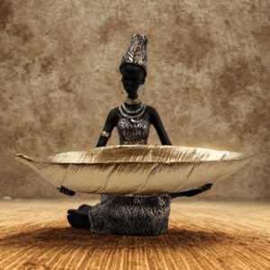 Žena s turbanem - držitelka šperků