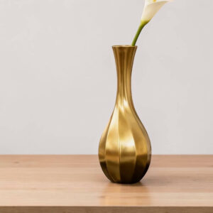 Minimalistická váza – zlatá barva